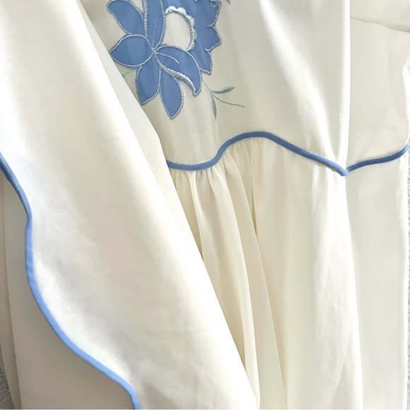 Rogers Vintage Nightgown in Cream and Periwinkle. Floral Lingerie size Medium - Picture 6 of 6